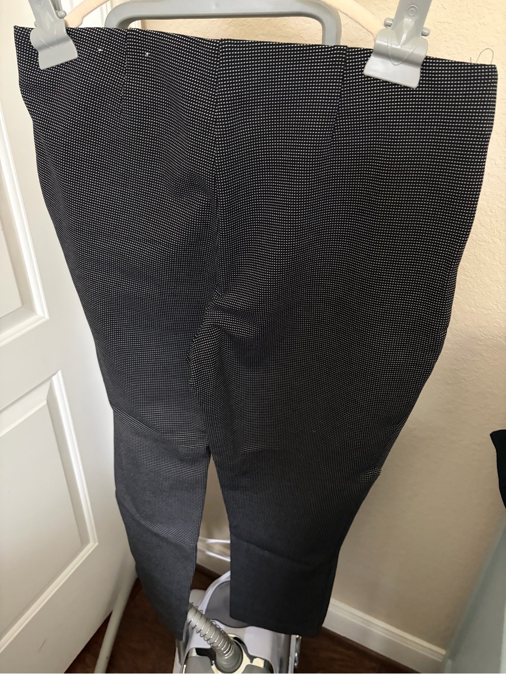 Chico's Women’s Slim Dress Pants in Charcoal Micro-Check - Picture 4 of 4